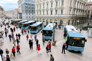 Sredstvima EU do boljeg javnog prijevoza: Rijeci dodijeljeno bespovratnih 38 milijuna kuna za nabavu 22 nova autobusa a Cresu 39,2 milijuna kuna za obnovu luke