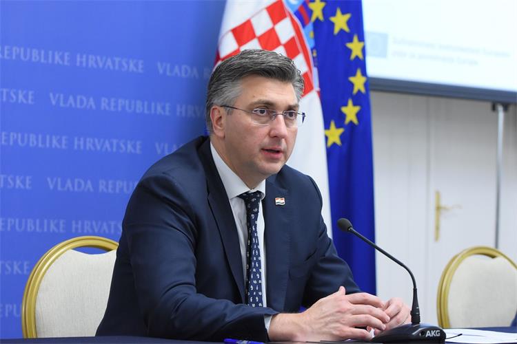 Predsjednik Vlade Plenković govori na potpisivanju Ugovora za izvođenje radova na dionici Križevci-Koprivnica-državna granica