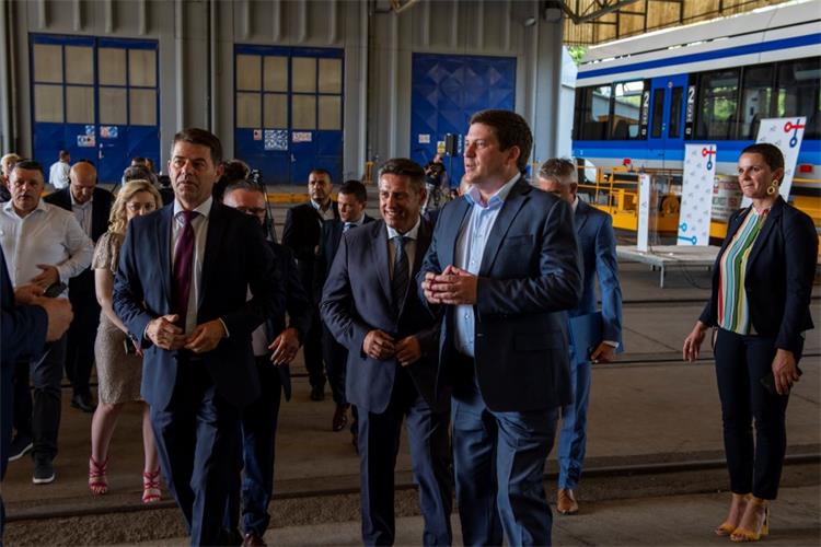 Ministar Butković obišao proizvodnju novih vlakova u tvorničkim halama tvrtke KONČAR Električna vozila