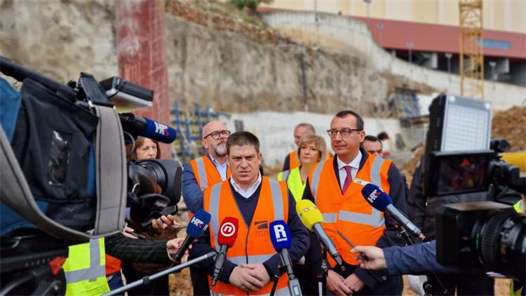 Potpredsjednik Vlade i ministar Butković u obilasku projekta izgradnje državne ceste DC403