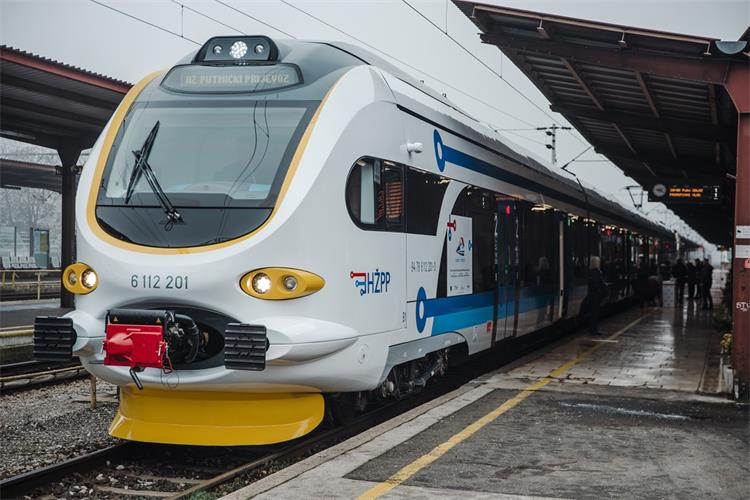 Tri nova elektromotorna vlaka puštena u promet