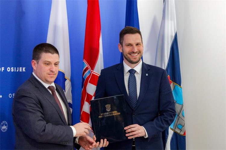 Potpredsjednik Vlade i ministar Butković uručio 25 milijuna eura vrijedan Ugovor za nabavu 10 novih niskopodnih tramvaja za Osijek
