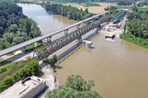Počelo „naguravanje“ željezničkog mosta preko rijeke Drave u Botovu