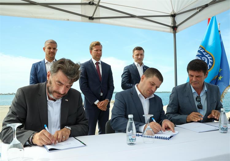 Potpisan ugovor za sufinanciranje dogradnje luke Vrsi u Zadarskoj županiji