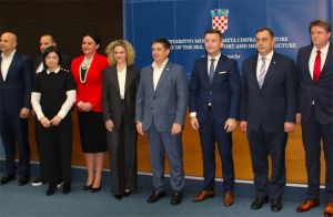 Potpisani ugovori vrijedni više od 40 milijuna eura za sufinanciranje nabave vozila na alternativni pogon