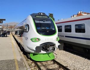 Državni tajnik Tušek na uvođenju baterijskog vlaka u redovan promet na splitskom području