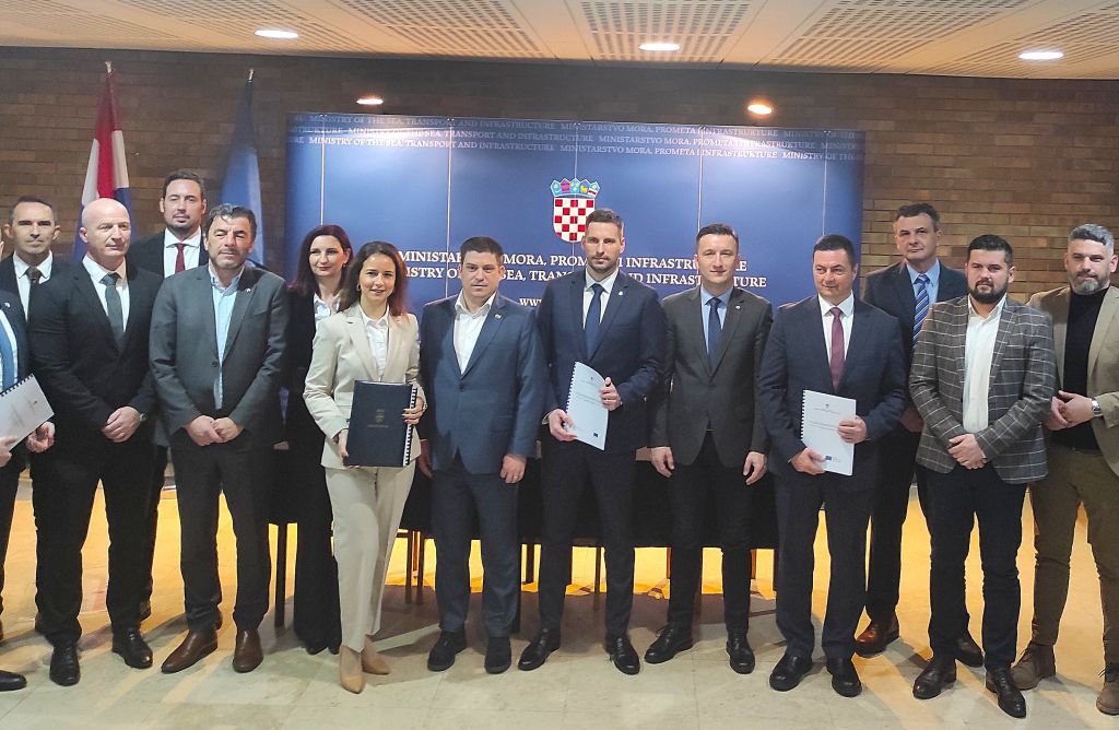 Potpisani ugovori za 68 novih električnih autobusa