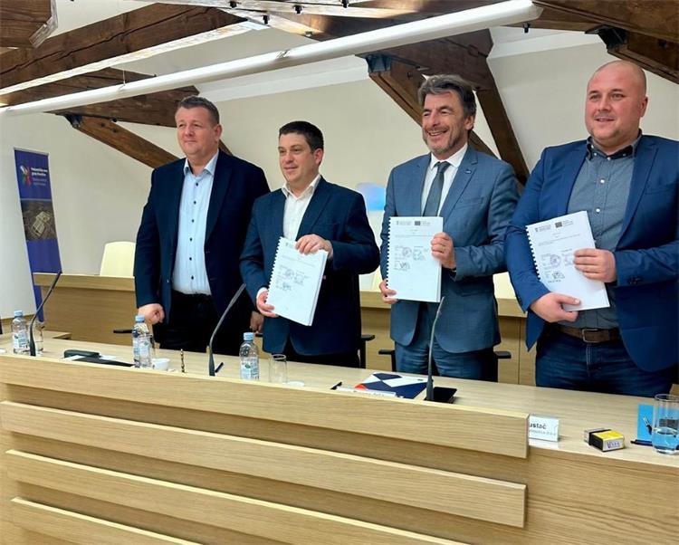 U Virovitici potpisan ugovor za pet novih električnih autobusa